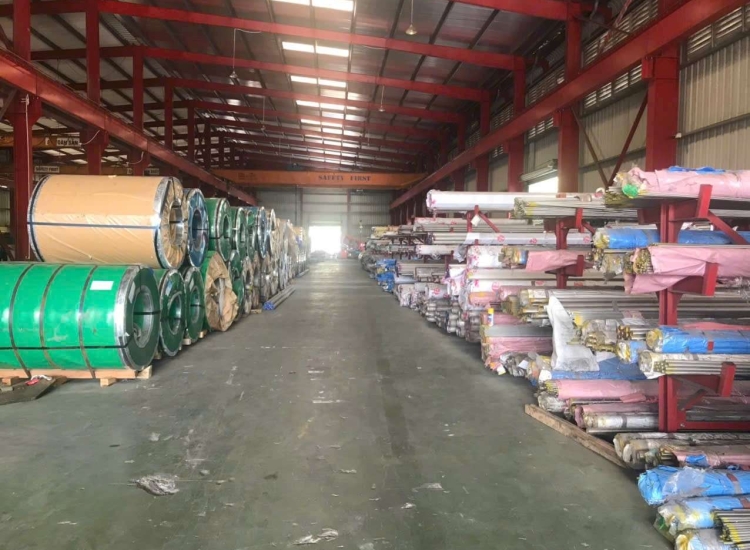 THANH LA ĐÚC 304 SỌC XƯỚC : 40 x 10 x 6000MM/HL- Stainless Steel Flat Bar