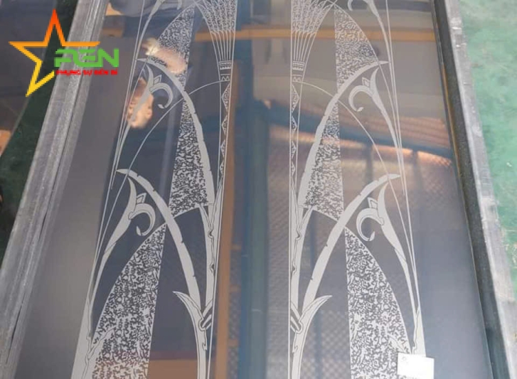 TẤM INOX HOA VĂN XẺ CÁNH QUẠT( TRẮNG- VÀNG)