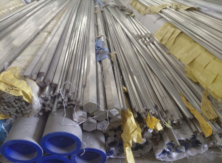 THANH LA ĐÚC 304 SỌC XƯỚC :100 x 30 x 4000/6000MM/HL - Stainless Steel Bar Flat