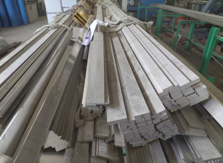 THANH LA ĐÚC 304 SỌC XƯỚC : 100 x 8.0 x 6000MM/HL- LẬP LÀ INOX - Stainless Steel Bar Flat