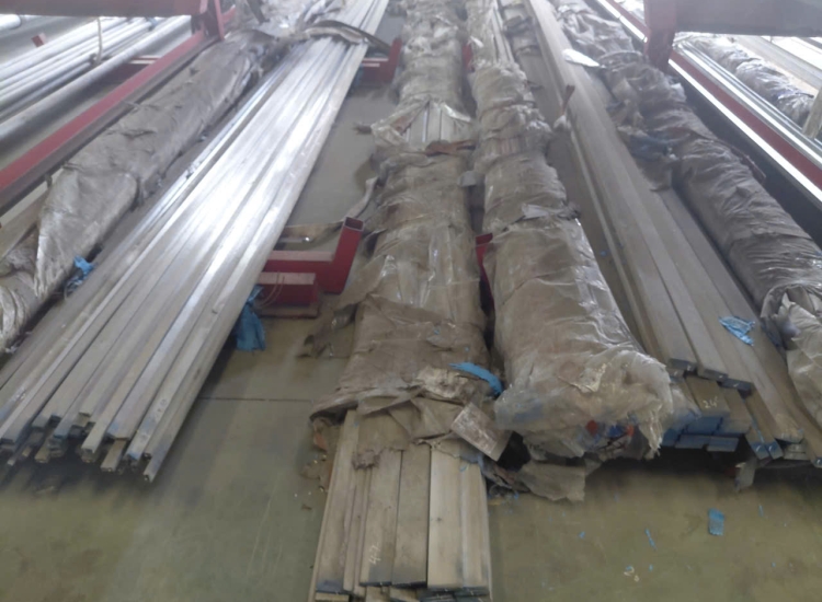 THANH LA ĐÚC 304 SỌC XƯỚC : 80 x 4.0 x 4000/6000MM/HL- LẬP LÀ INOX - Stainless Steel Bar Flat